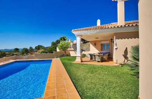 Mijas Villa | Luxurious Villa with Private Pool, Wi-Fi, A/C, Terrace & Garden, NO under 40
