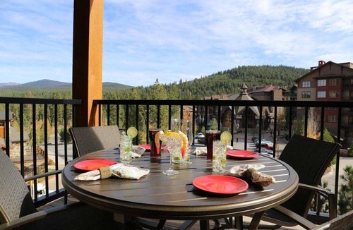 Truckee Villa | Luxury 2 bd condo at Northstar with a ski-in/ski-out gondola awaits during MLK!