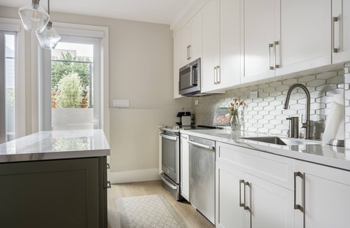 Richmond District Apartment | Luxury 3BR Flat near Golden Gate Park, Presidio & Beaches | 1 Gig WiFi