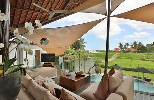 Babakan Villa | Luxury 4BR Villa, Canggu - Surrounded By Rice Fields! - 7Mins From Echo Beach!