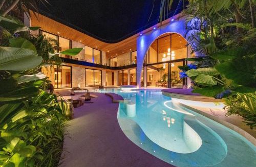 Umalas Villa | Luxury 6BR Tropical Villa with Beach Club Pool