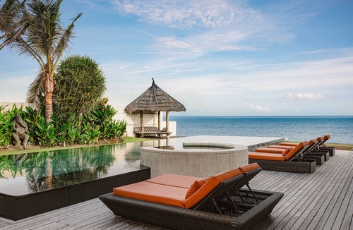 Banjarangkan Villa | Luxury 7BR Oceanfront Villa Rosita with Jacuzzi, Private Chef & Infinity Pool