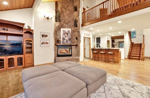 Summit Estates Ski Chalet | Luxury Big Bear Cabin | Walk to Snow Summit & Hiking Trails | Book Now