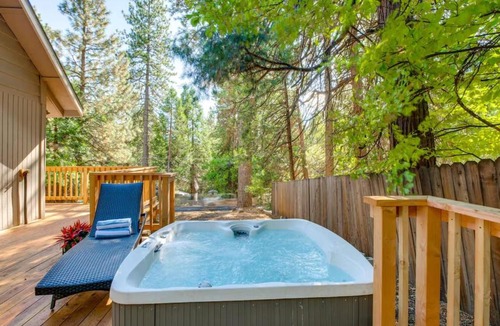 Pollock Pines House | Luxury Cabin in Budget-Hot Tub -Apple Hills-Tahoe