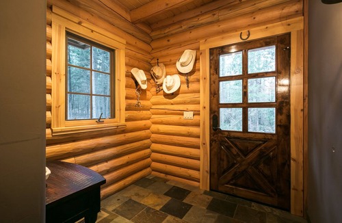 Volcano Cabin | Luxury Log Cabin in the Gold Country w/EV Charger