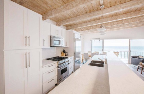 Central Malibu House | Luxury Malibu Road Oceanfront Townhouse PRIVATE BEACH