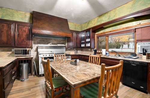 Wrightwood House | Luxury Mountain Retreat: Skiing, SPA, Arcade & Bar
