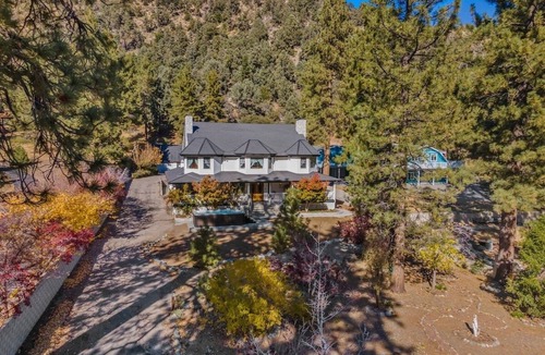 Wrightwood House | Luxury Mountain Retreat: Skiing, SPA, Arcade & Bar