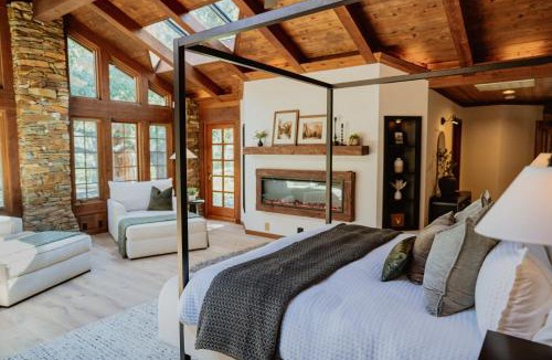 Mariposa Villa | Luxury Nature Getaway Stone House by Casa Oso