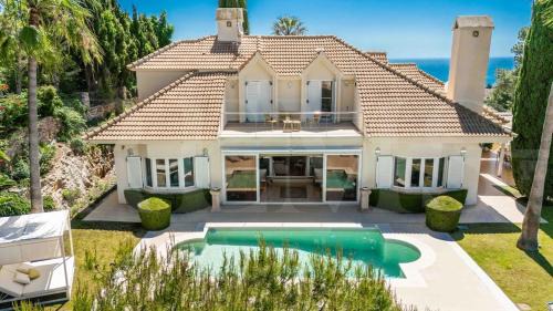 El Candado Villa | Luxury Sea View Villa with Pool & Terrace REMS