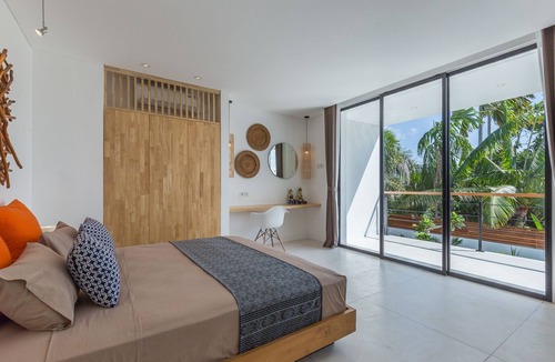 Umalas Villa | Luxury Touch Cozy Villa Walkable to the Famous Sunset Beach & shopping in BALI