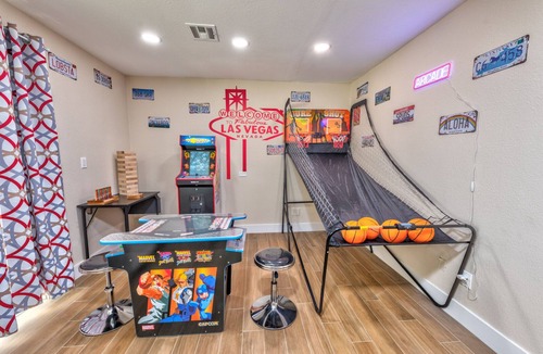 Enterprise Villa | Luxury Villa 3 Masters 6 B.rooms 4 Bath Big pool RV parking on 0.5 Acre of fun!