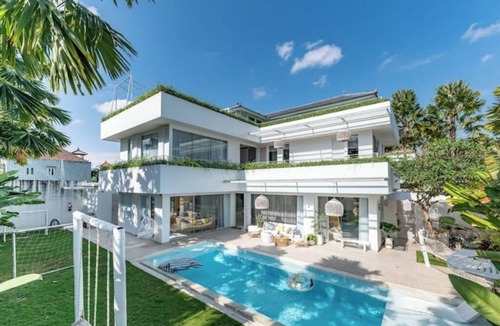 Babakan Villa | Luxury Villa Luja by GORO in Canggu - 5 Bedroom Jacuzzi, Gym, Golf