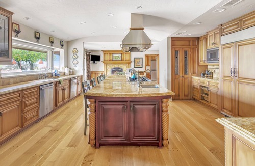Paso Robles House | Luxury Villa: Pool, Hot Tub, Pickleball, Ping-Pong & Bocce. 10 min to downtown!