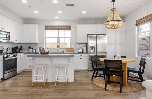 Santa Clarita Villa | Luxury Villa w/Cmty. Pool/Spa (by Goode.Homes)