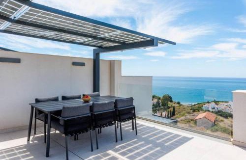 Torrox Costa House | Luxury Villa with Private Pool and Hot Tub - access to gym, sauna & wellness centre