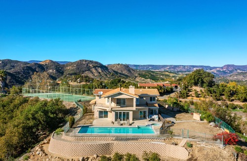 Fallbrook Villa | Magical and Luxury Villa/Tennis, Pool~Hot Spa, Views, Wine, Avocados