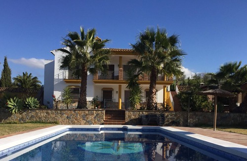 Vinuela Villa | Magnificent house on the shores of Lake Viñuela