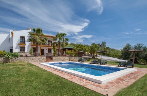 Vinuela Villa | Magnificent house on the shores of Lake Viñuela