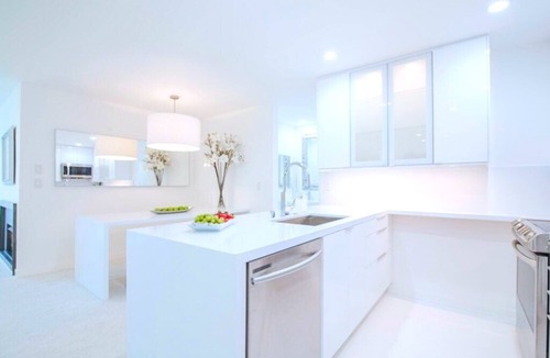 Sawtelle Condo | Magnificent Villa Blanca in the heart of Brentwood
