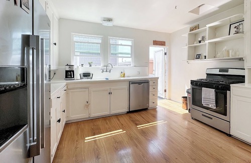 El Porto Apartment | MANHATTAN BEACH Peaceful 2 bedroom steps to the beach