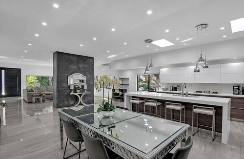 Greater Wilshire - Hancock Park Villa | Mansfield Modern - Upscale LA Hideaway with Pool & Close to The Grove