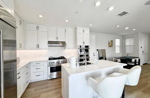 Placentia House | #Marbella Lane - Spacious 4BR Modern Family Home!
