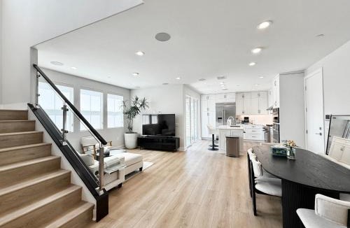 Placentia House | #Marbella Lane - Spacious 4BR Modern Family Home!
