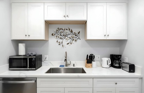 Cambrian Park House | @ Marbella Lane - Spacious 2BR Home Near Westgate