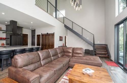 Fish Camp Villa | Mariposa Grove Creekside Retreat - To be featured on STAYCATION on the Destination Channel in 2026!