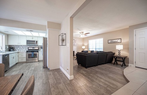Winchester House | Marvelous three bed/two bath near Strip! w/pool!