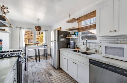 The Strand Villa | MB Gem Lower - Steps To The Beach, Ocean Breeze