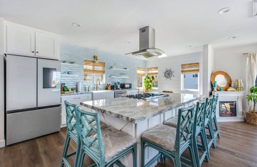 The Strand Villa | MB Gem Upper - Steps To The Beach, Ocean Breeze