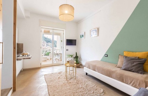 Sorrento Historic Centre House | Mediterranean Suites - New Stylish & Modern Apartment in OldTown with Terrace