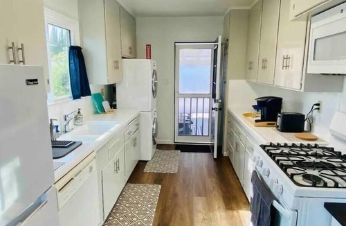 South of Conant House | Mid-Century Long Beach Home with Private Backyard & Parking
