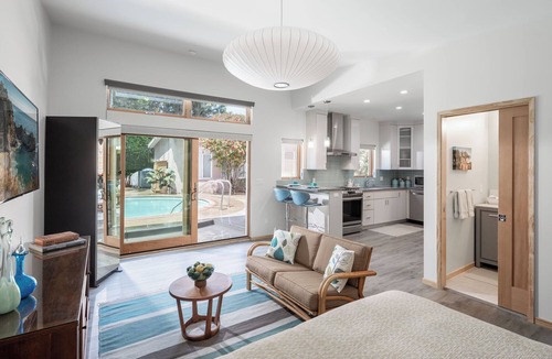 Bixby Knolls Apartment | Mid-Century Mod Studio and Pool