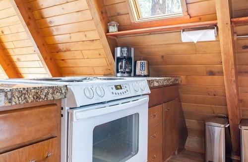 Fern Valley Cabin | Mid-century A-frame with a huge secluded fenced yard! Private spa, AC & pet friendly. Near Humber Park & Village.