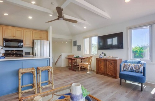 Del Mar Villa | Mindful Cottage with peek Ocean Views