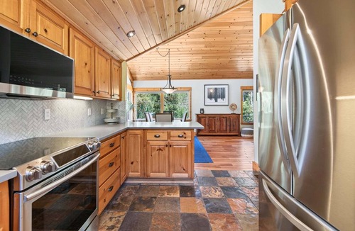 Alpine Meadows House | Mineral Springs By Tahoe Getaways w/Hot tub & Close to Hiking and Biking!