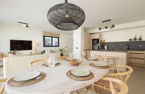 Urbanizacion Costabella Villa | Minimalist villa, with pool and BBQ, to two minutes' walk from Costabella beach
