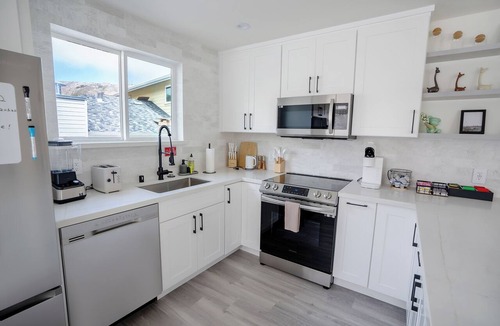 Paradise Valley House | Modern 3BR 2BA/Family Friendly/Smart Toilets/EV Charging/SFO