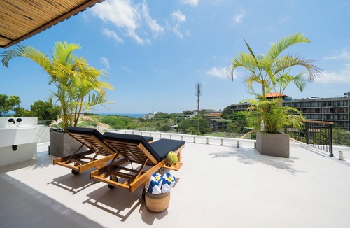 Pecatu Villa | Modern 3br Villa with Rooftop Patio - Pool Table