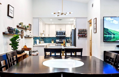 Fair Oaks House | Modern 3BR with pool & spa near American River, sleeps 8