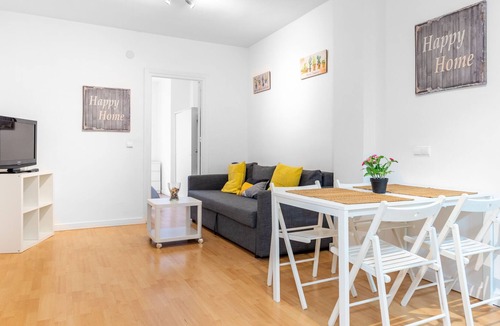 Capuchinos Apartment | Modern Apartment "Capuchinos IZQUIERDA" in the City Centre with Balcony, Air Conditioning & Wi-Fi