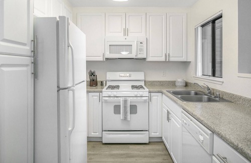 South Redlands Apartment | Modern Apartment in Prime Location (ID1233X125)