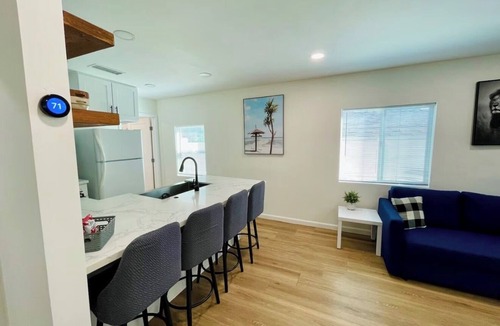 East Los Angeles House | Modern & Bright Cozy Home in heart of LA 2bd-1bath with AC & Parking
