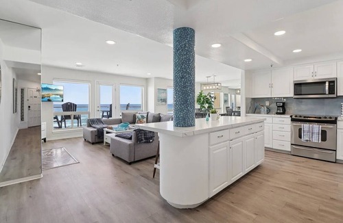 Imperial Beach Condo | Modern Coastal Escape with Breathtaking Ocean View, Communal Pool and Barbecue