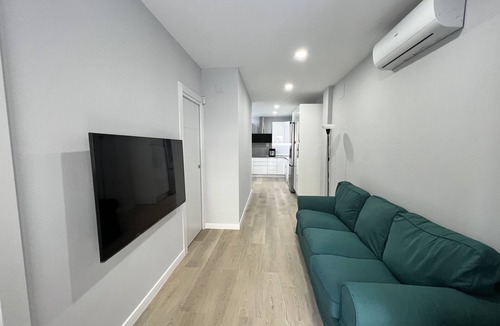 Jardin de la Abadia House | Modern Duplex Apartment - 2’ to the Beach! (Huelin area, genuine local Malaga!)