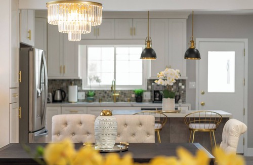 Del Aire House | Modern Escape FIFA CW Tranquility House near LAX, fits 10 guests.