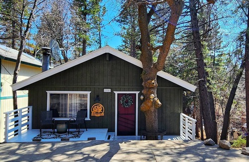 Arrowbear Lake Cabin | Modern Family Cabin in Arrowbear Lake Running Springs minutes to Snow Valley